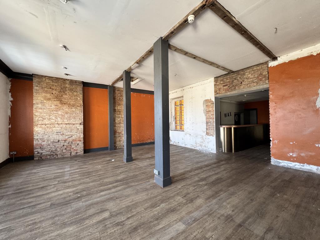 Lot: 61 - BAR IN CENTRAL NEWQUAY WITH POTENTIAL - first floor level